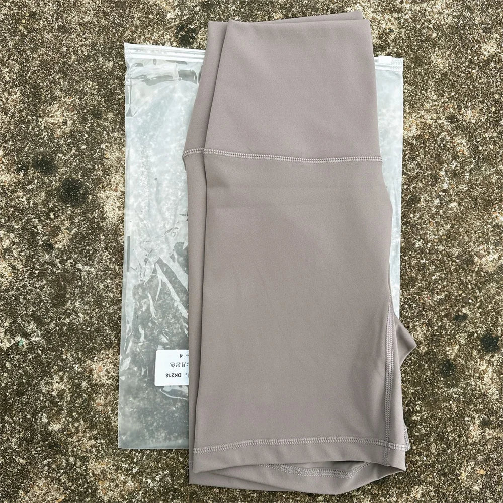 Solid Color High Waist Yoga Shorts Squat Proof With Pocket